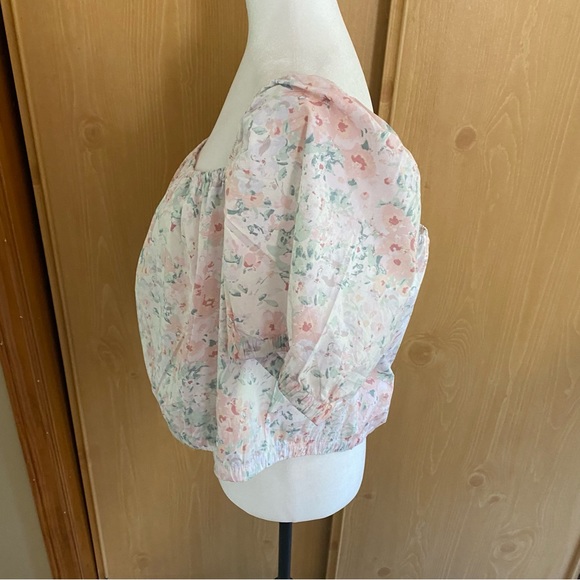 H&M • Square Neck Puff-Sleeve Floral Cropped Blouse - Picture 4 of 9